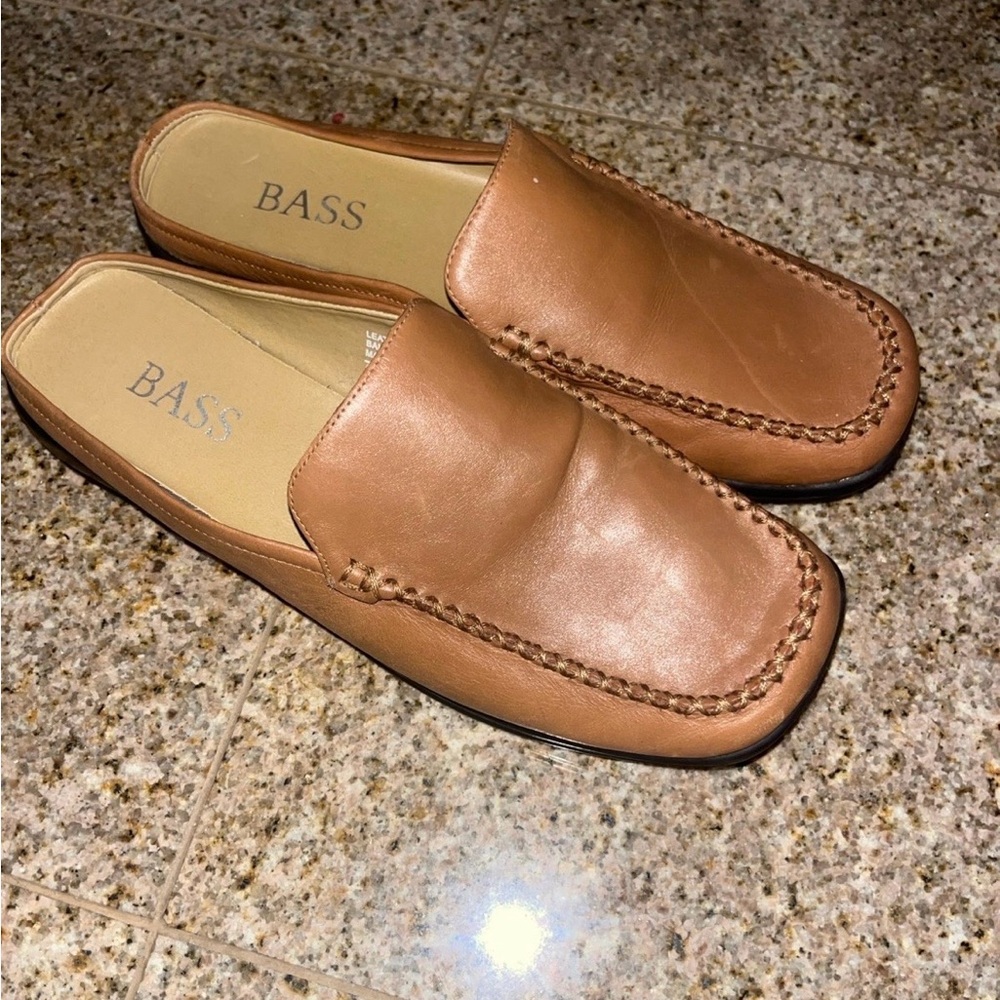 Bass women’s Brown Leather Slip-On Loafers